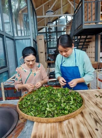 Yangshuo Literary Leaves Teahouse
